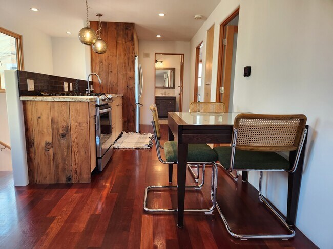Extendable Dining Table - 3907 Prospect Ave
