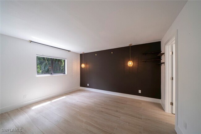 Building Photo - 17456 Silver Fox Dr