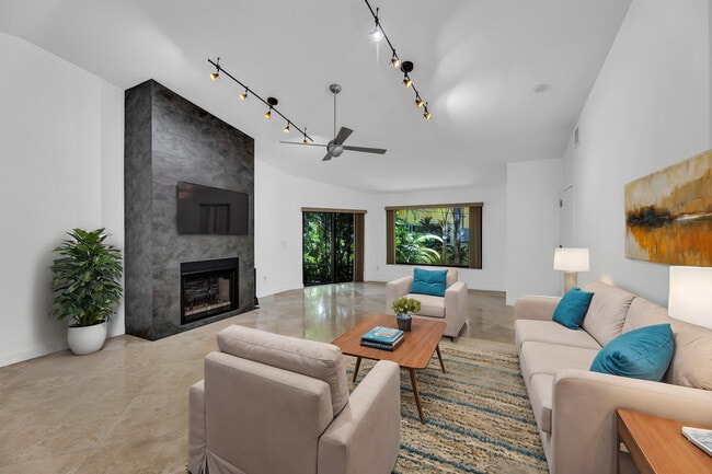 Building Photo - 2119 N 14th Terrace