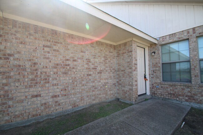 Building Photo - 3124-3126 Cherry Ln