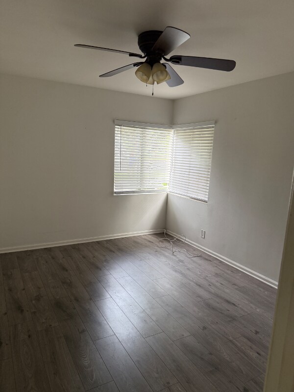 Building Photo - 2140 Beachwood Dr