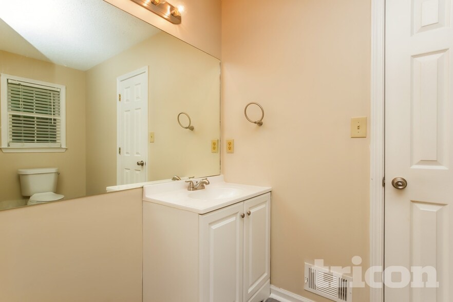 Building Photo - 329 Stratford Dr