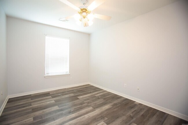 Building Photo - 104 Cotton Ln