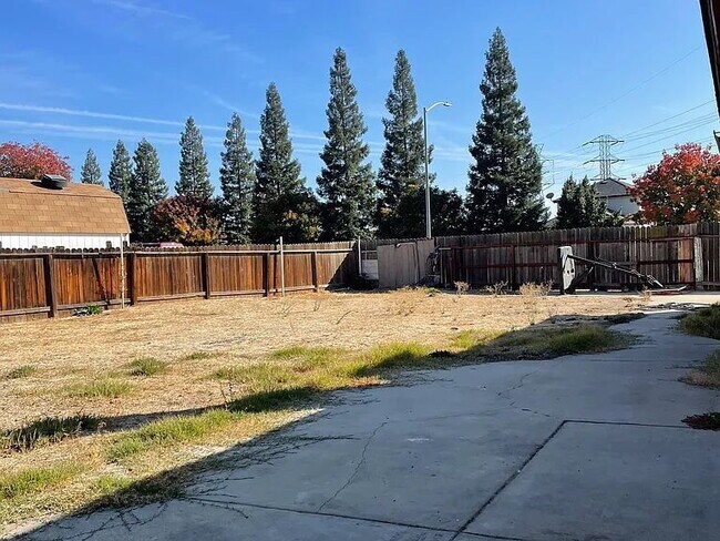 Building Photo - Ready to move-in.