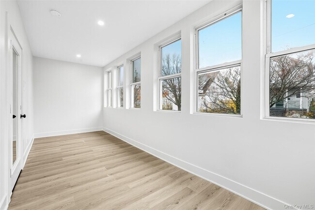 Building Photo - 36 Dunwoodie St