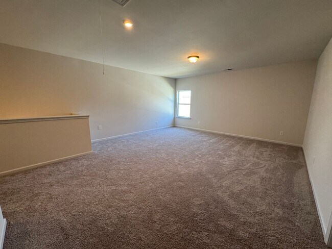 Building Photo - Newer 3/2.5 House in Armuchee- $1,995