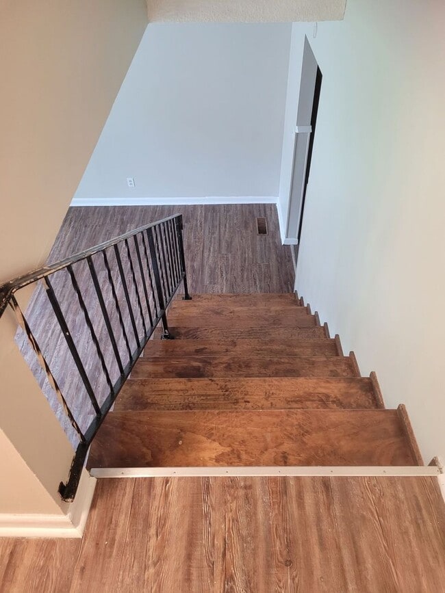 Building Photo - East Ridge 3 Bedroom 2 Bath Duplex