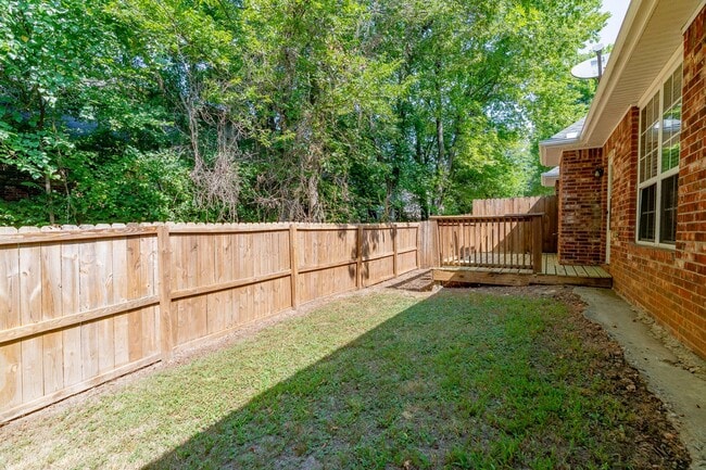 Building Photo - Beautiful & spacious 4 Bedroom condo w/fen...