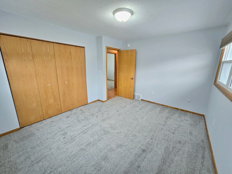 Building Photo - 725 Elton Hills Dr NW