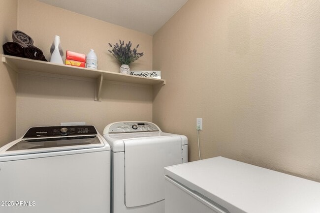 Building Photo - 8375 W Dahlia Dr