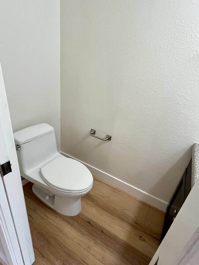 Building Photo - Ocean Beach remodeled 3 bedroom 2.5 bath T...