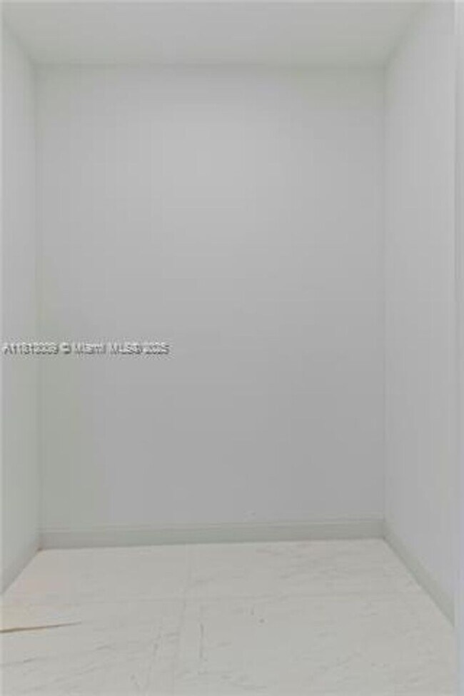 Building Photo - 300 Biscayne Blvd Way