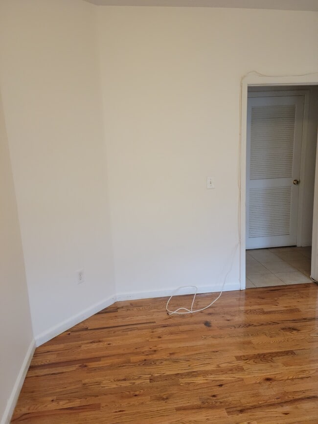 Building Photo - 102 11th Ave W