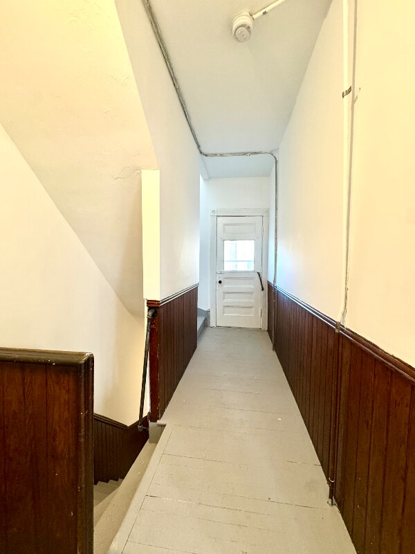 Building Photo - 184 Vernon St