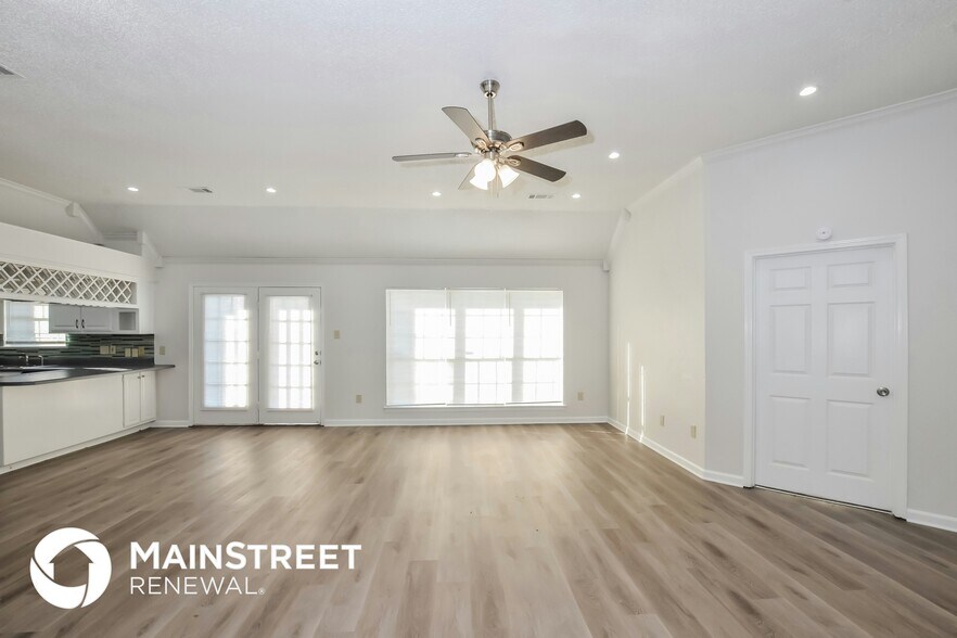 Building Photo - 6650 Spencer Forest Cove W