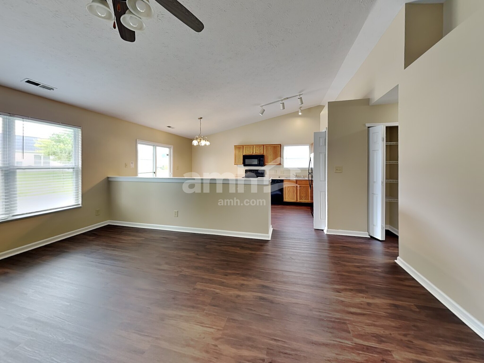 Building Photo - 7864 Fox Glen Dr