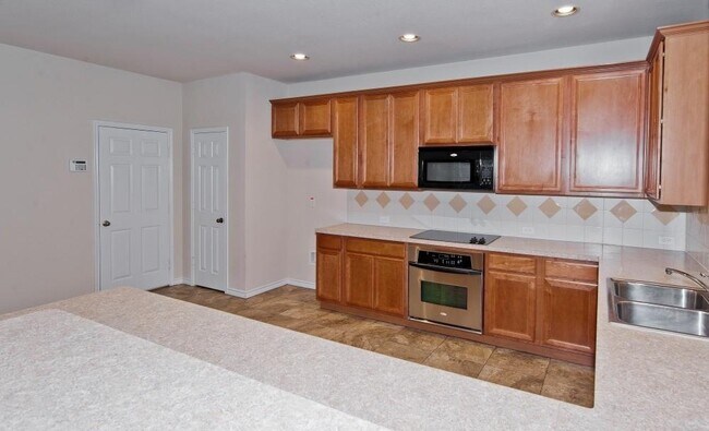 Building Photo - 506 Port Royale Way