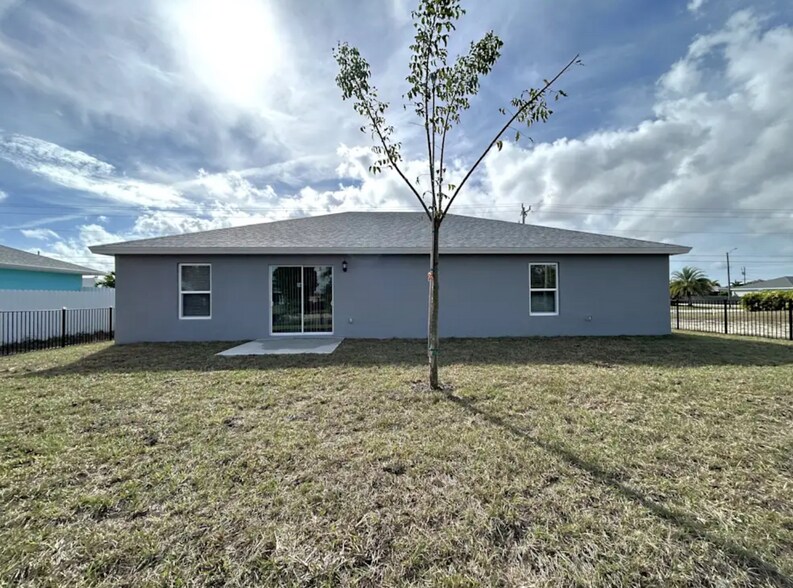 Building Photo - 509 SE 7th St