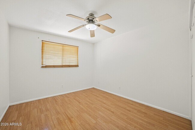 Building Photo - 1137 E Bishop Dr