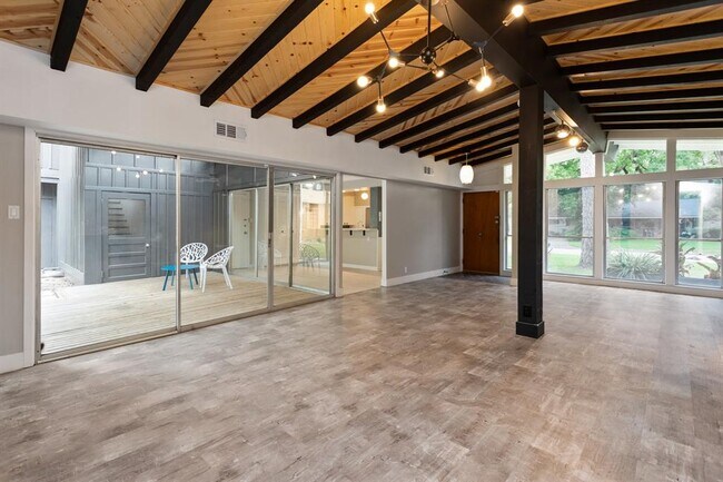 Building Photo - 10234 Hazelhurst Dr