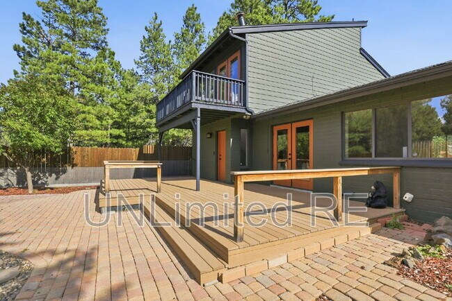 Building Photo - 2700 W Lynette Dr