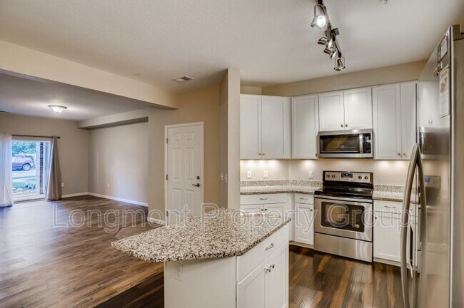 Building Photo - 804 Summer Hawk Dr