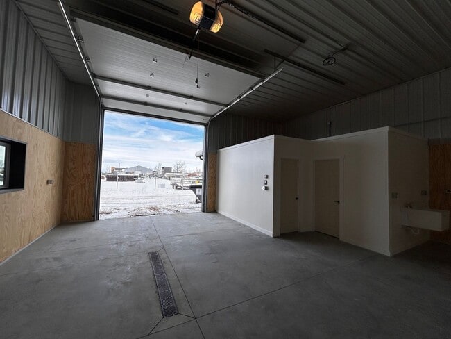 Building Photo - Commercial Shop Space for Lease