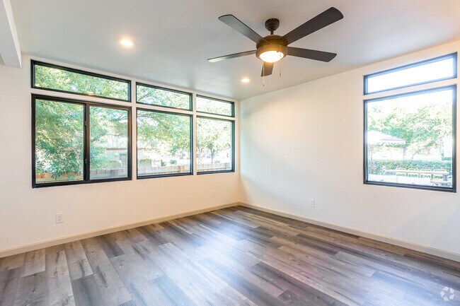 1BR, 1BA - Living Room - Nuvo Newport