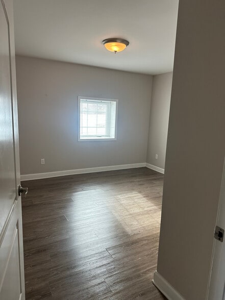 Building Photo - 1611 S Main St