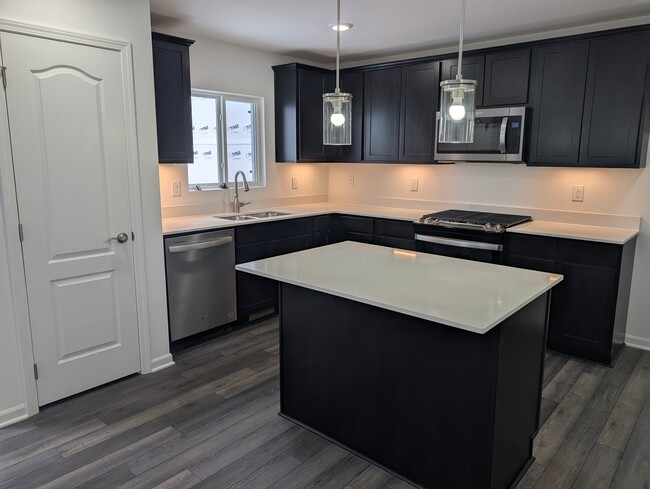 Kitchen with quartz countertops and stainless steel applicances - 9257 Hemlock Ln