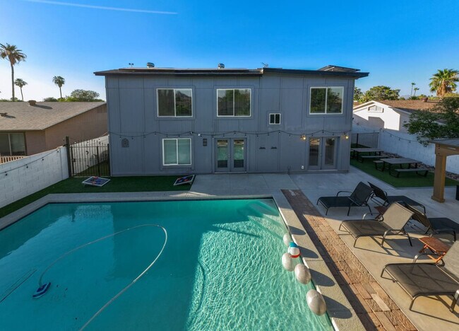 Building Photo - 3733 E Dahlia Dr