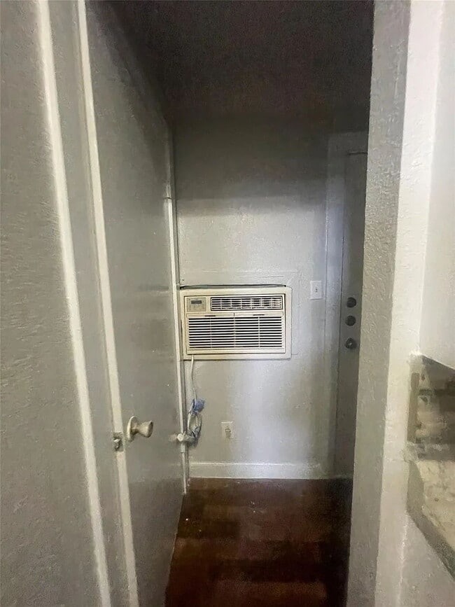 Building Photo - "Charming 1-Bed Gem in San Marcos: Cozy 700 sq ft Haven on West McCarty Lane!"