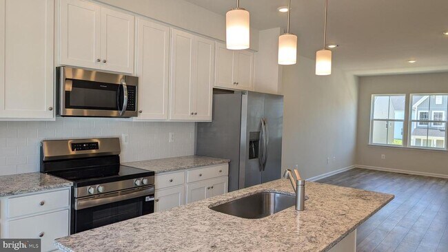Building Photo - 413 SILVER BIRCH Dr