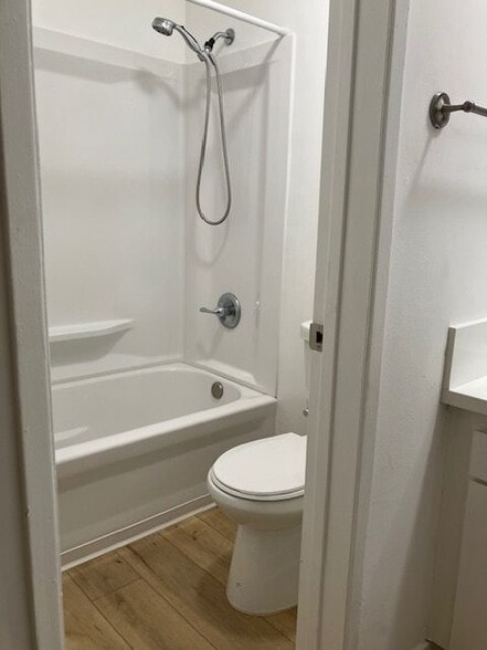 Building Photo - 333 Vernon Ave