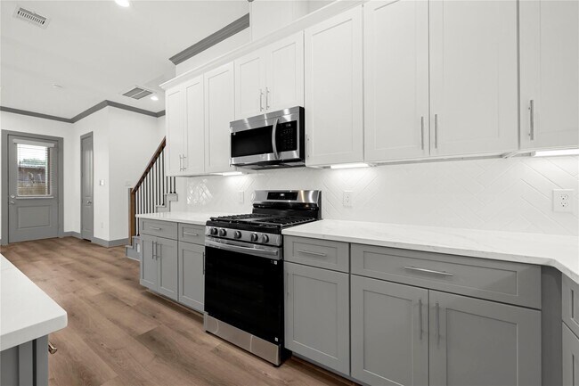 Building Photo - 4019 Stassen St