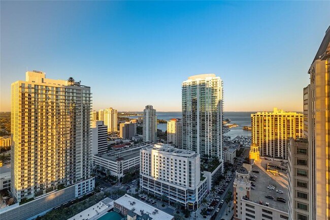 Building Photo - 275 1st Ave S