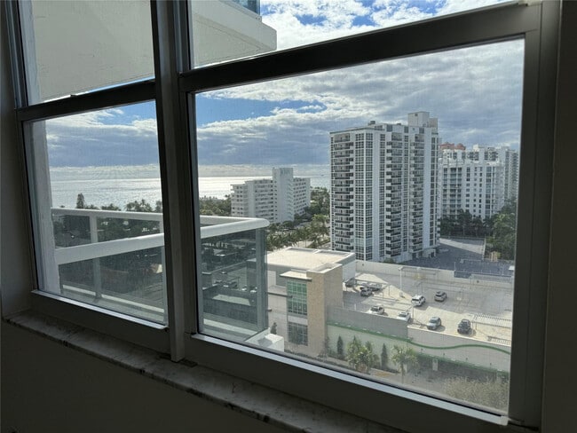 Building Photo - 3015 N Ocean Blvd