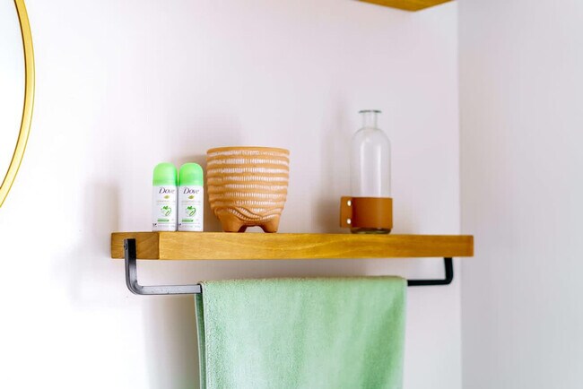 Building Photo - 96 Brickel St