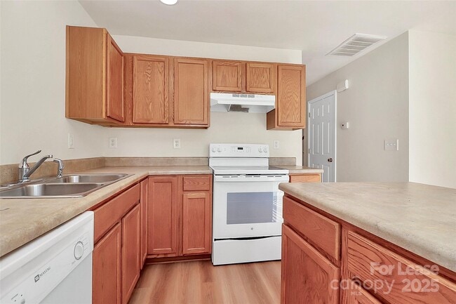 Building Photo - 915 Par One Ct