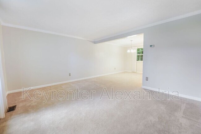 Building Photo - 6410 Kings Landing Rd