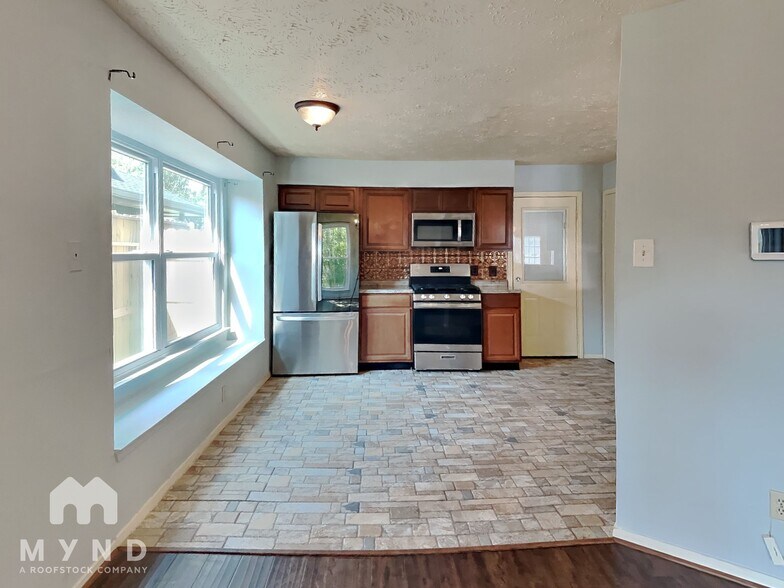 Building Photo - 414 Enfield Dr
