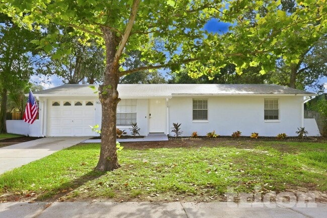 Building Photo - 902 Balmoral Pl