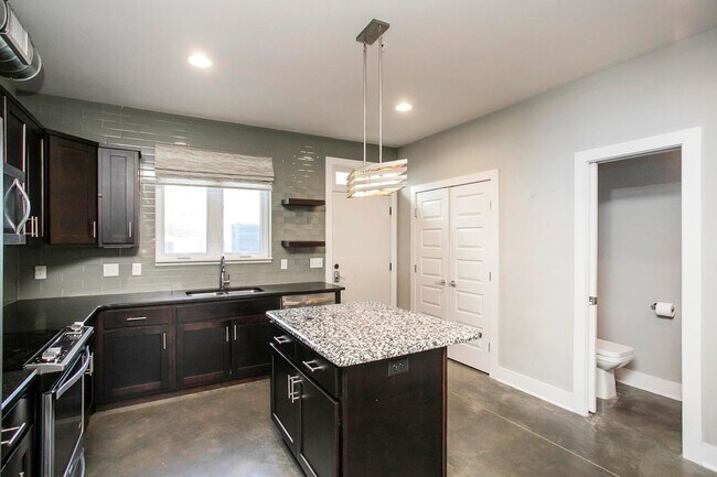 Building Photo - 1025 Dickerson Pike