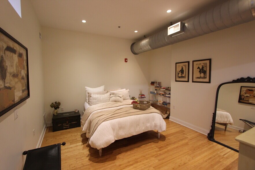 Bedroom - 139 7th St