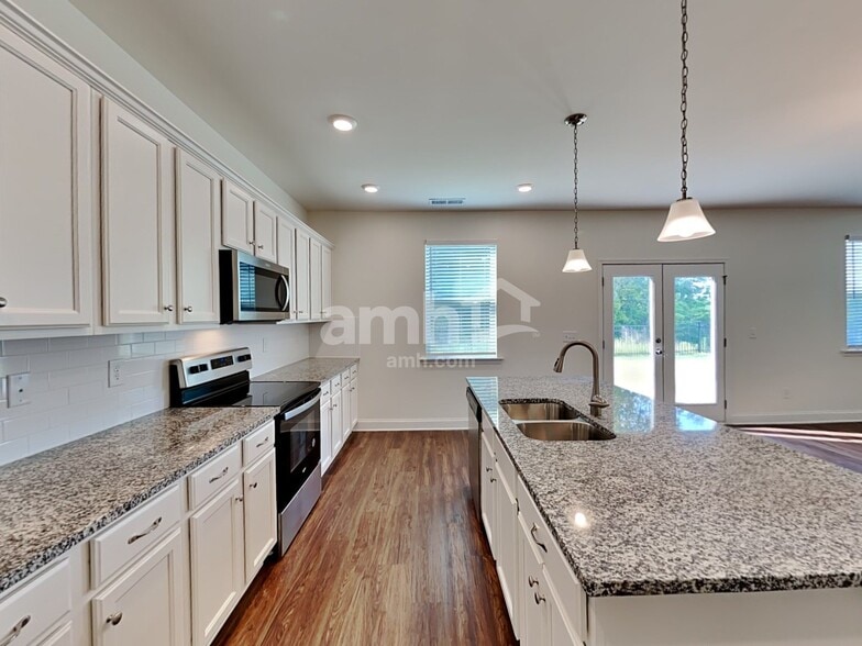 Building Photo - 542 Slew Dr