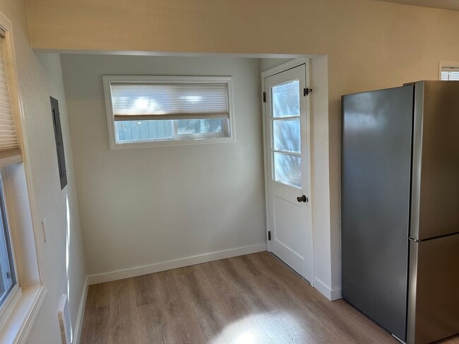 Building Photo - Beautiful high end 1 bedroom duplex with office!