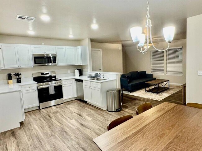 Building Photo - 203 Gray St