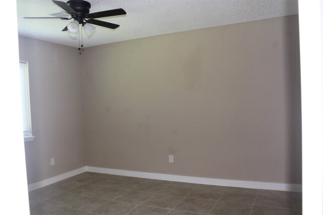 Building Photo - 4920 Deerwood Cir