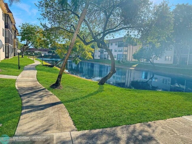 Building Photo - 6090 N Sabal Palm Blvd