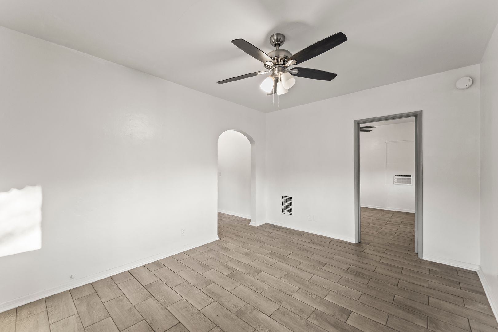 Building Photo - 10639 Fitzroy Ave